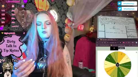 ArtsyHeartsyy online show from October 2, 4:52 am