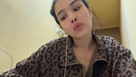 Amina online show from March 5, 6:15 pm