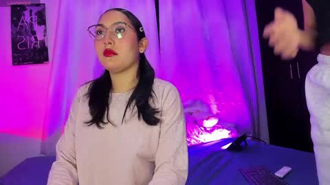 Ariana and Kelsieh online show from April 8, 1:05 am