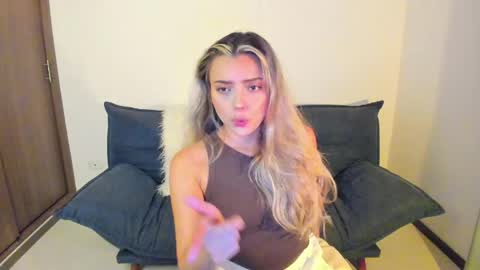 Snapshot of ary_cam230 chatting on May 21, 9:44 pm Zahaara online show from May 21, 9:44 pm