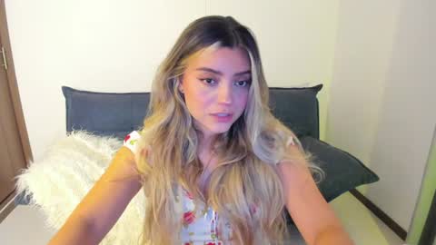 Snapshot of ary_cam230 chatting on July 13, 10:23 pm Zahaara online show from July 13, 10:23 pm