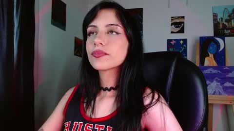 Snapshot of ary_pieerce chatting on April 7, 7:25 pm Independent Model online show from April 7, 7:25 pm