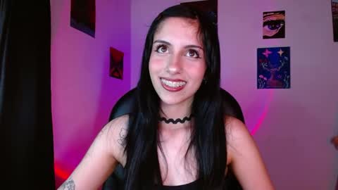 Snapshot of ary_pieerce chatting on April 23, 10:45 pm Independent Model online show from April 23, 10:45 pm