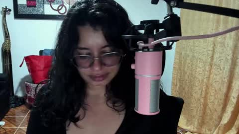 Snapshot of arya_miller chatting on June 3, 4:59 am Arya Miller online show from June 3, 4:59 am