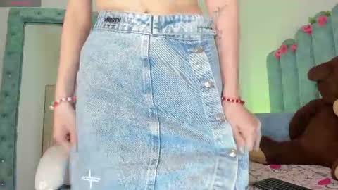 Snapshot of ash_20_ chatting on June 24, 7:35 pm A S H online show from June 24, 7:35 pm