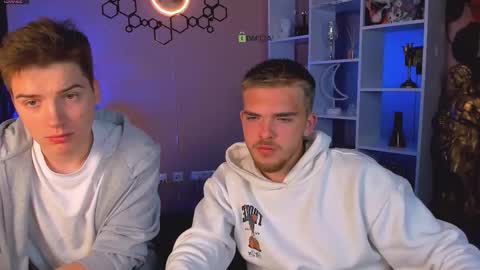 ash_raven_ online show from September 16, 7:37 pm