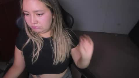 Snapshot of ash_smith1 chatting on November 12, 9:58 pm ash_smith1 online show from November 12, 9:58 pm