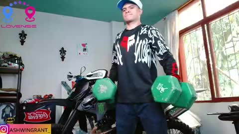 Snapshot of ash_wingrant chatting on April 20, 2:20 pm ash_wingrant online show from April 20, 2:20 pm