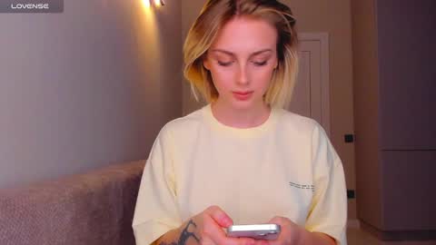 Snapshot of ashbunny_ chatting on December 5, 6:00 pm your pretty Ashley online show from December 5, 6:00 pm