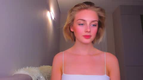 Snapshot of ashbunny_ chatting on March 3, 6:12 pm your pretty Ashley online show from March 3, 6:12 pm