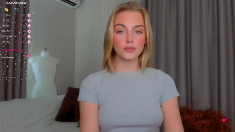 Snapshot of ashbunny_ chatting on September 13, 9:53 am your pretty Ashley online show from September 13, 9:53 am