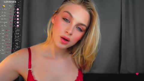 Snapshot of ashbunny_ chatting on October 4, 4:38 pm your pretty Ashley online show from October 4, 4:38 pm