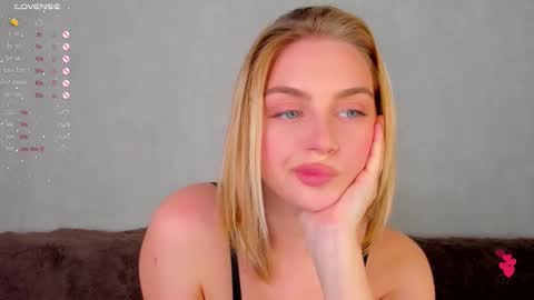 Snapshot of ashbunny_ chatting on October 23, 6:50 pm your pretty Ashley online show from October 23, 6:50 pm