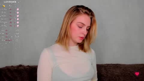 Snapshot of ashbunny_ chatting on October 29, 4:20 pm your pretty Ashley online show from October 29, 4:20 pm