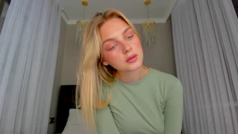 Snapshot of ashbunny_ chatting on May 25, 10:54 am your pretty Ashley online show from May 25, 10:54 am