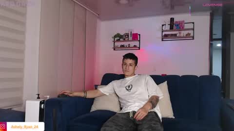 Snapshot of ashely_ryan24 chatting on April 23, 11:18 pm Ashley And Ryan online show from April 23, 11:18 pm
