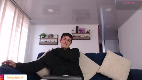 Snapshot of ashely_ryan24 chatting on May 4, 9:11 pm Ashley And Ryan online show from May 4, 9:11 pm