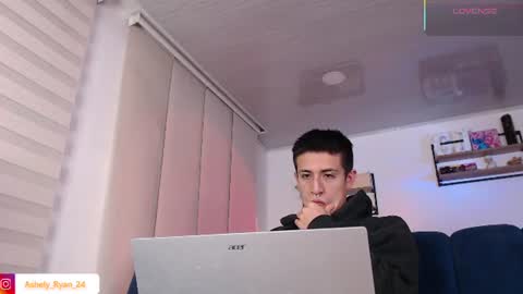 Snapshot of ashely_ryan24 chatting on July 22, 12:24 am Ashley And Ryan online show from July 22, 12:24 am