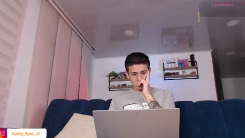 Snapshot of ashely_ryan24 chatting on July 23, 12:13 am Ashley And Ryan online show from July 23, 12:13 am
