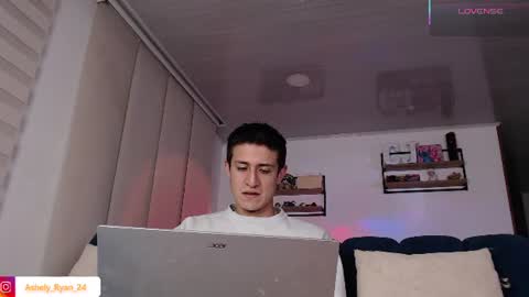 Snapshot of ashely_ryan24 chatting on July 25, 1:36 am Ashley And Ryan online show from July 25, 1:36 am