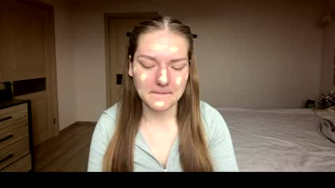 Snapshot of ashelymelaro chatting on May 10, 9:36 am Mila online show from May 10, 9:36 am