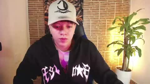 Snapshot of asher_addams__ chatting on July 7, 7:23 am asher_addams__ online show from July 7, 7:23 am