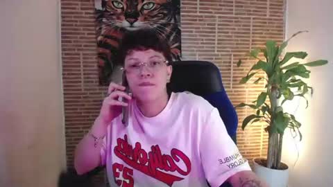 Snapshot of asher_addams__ chatting on July 15, 4:29 am asher_addams__ online show from July 15, 4:29 am