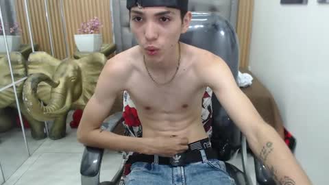 Snapshot of asher_costa chatting on April 22, 10:11 pm Asher Costa online show from April 22, 10:11 pm