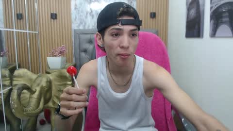 Snapshot of asher_costa chatting on April 25, 11:13 pm Asher Costa online show from April 25, 11:13 pm