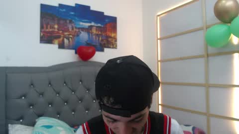 Snapshot of asher_costa chatting on May 1, 10:36 pm Asher Costa online show from May 1, 10:36 pm