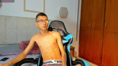 Snapshot of asher_lux chatting on January 6, 1:48 pm Asher online show from January 6, 1:48 pm