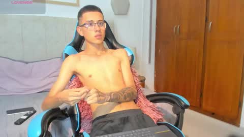 Snapshot of asher_lux chatting on February 2, 8:29 pm Asher online show from February 2, 8:29 pm