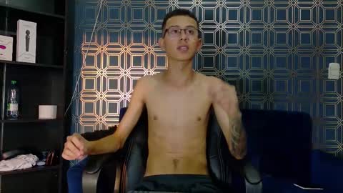 Snapshot of asher_lux chatting on February 9, 7:51 pm Asher online show from February 9, 7:51 pm