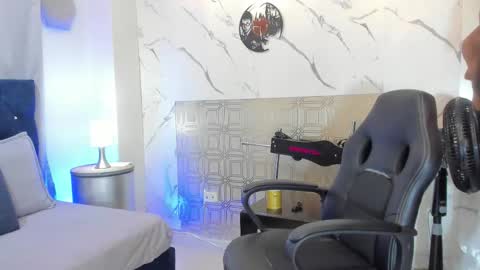 Snapshot of asher_lux chatting on March 2, 7:21 pm Asher online show from March 2, 7:21 pm