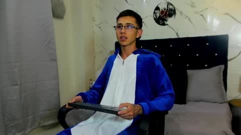 Snapshot of asher_lux chatting on April 21, 8:55 pm Asher online show from April 21, 8:55 pm