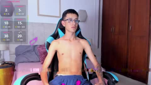 Snapshot of asher_lux chatting on April 23, 8:55 pm Asher online show from April 23, 8:55 pm