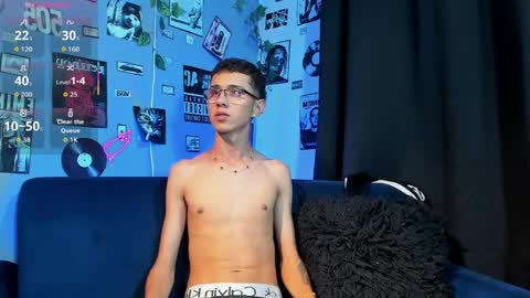 Snapshot of asher_lux chatting on May 9, 7:52 pm Asher online show from May 9, 7:52 pm