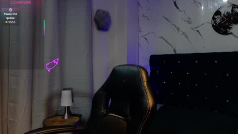 Snapshot of asher_lux chatting on May 25, 8:26 pm Asher online show from May 25, 8:26 pm