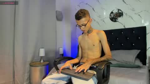 Snapshot of asher_lux chatting on May 29, 7:56 pm Asher online show from May 29, 7:56 pm