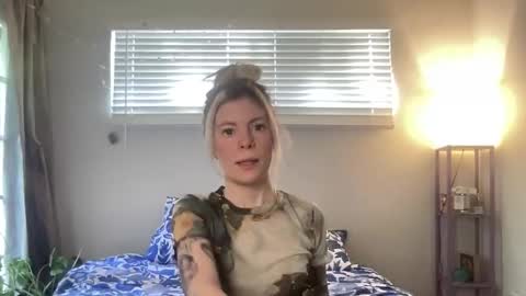 Snapshot of ashleebby818 chatting on February 21, 7:15 pm Ashlee online show from February 21, 7:15 pm