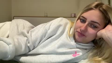 Snapshot of ashleigh_carter chatting on June 8, 10:10 pm Ashleigh Carter xx online show from June 8, 10:10 pm