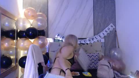 Snapshot of ashley__tylor chatting on April 24, 10:12 pm ashley__tylor online show from April 24, 10:12 pm