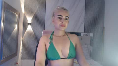 Snapshot of ashley__tylor chatting on June 5, 5:40 pm ashley__tylor online show from June 5, 5:40 pm