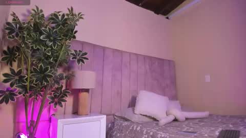 ashley_beaomunt online show from March 20, 11:37 am