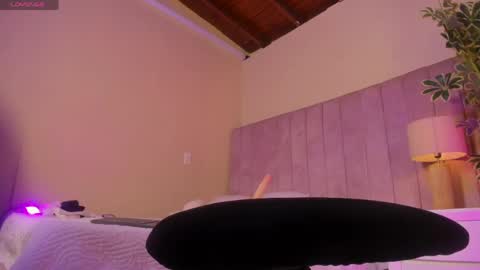 ashley_beaomunt online show from April 16, 11:11 am