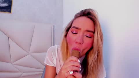 ashley_miller26 online show from March 3, 11:33 am