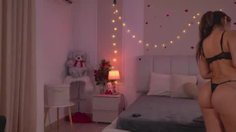  Ashley  online show from April 4, 9:01 pm