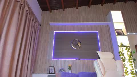 Snapshot of ashley_secret_ chatting on March 27, 11:48 pm ashley_secret_ online show from March 27, 11:48 pm