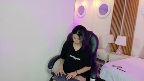 Ashley  online show from October 19, 5:19 am