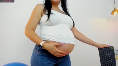 Snapshot of ashleyknightt chatting on December 2, 10:01 pm Ashley knight online show from December 2, 10:01 pm